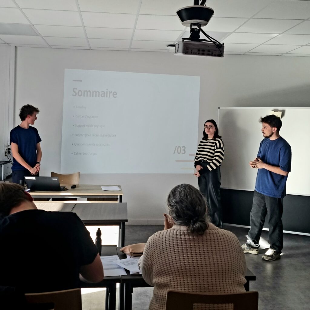 MCO2 faisant une présentation BTS Management Commercial Opérationnel