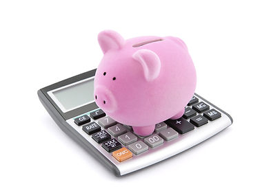 image libre de droit une calculatrice avec un cochon en tirelire dessus Vie étudiante